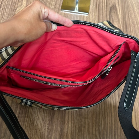 A212 - ๐ฏ % authentic Burberry messenger crossbody bag - Picture 11 of 16